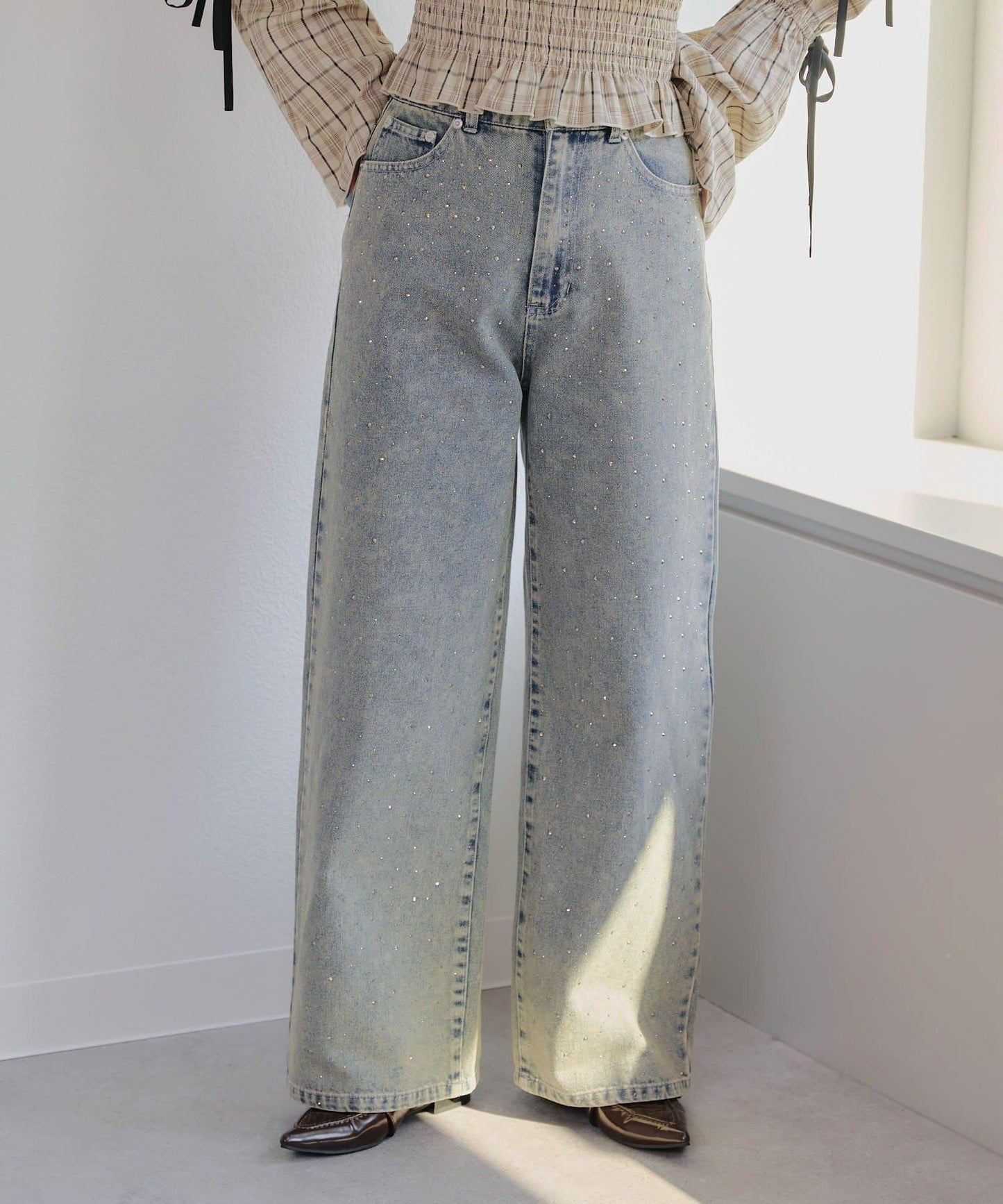 美麗剪裁鑲鑽牛仔褲