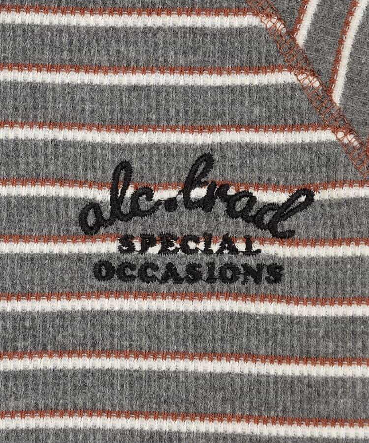 簡約標誌點綴華夫格T恤