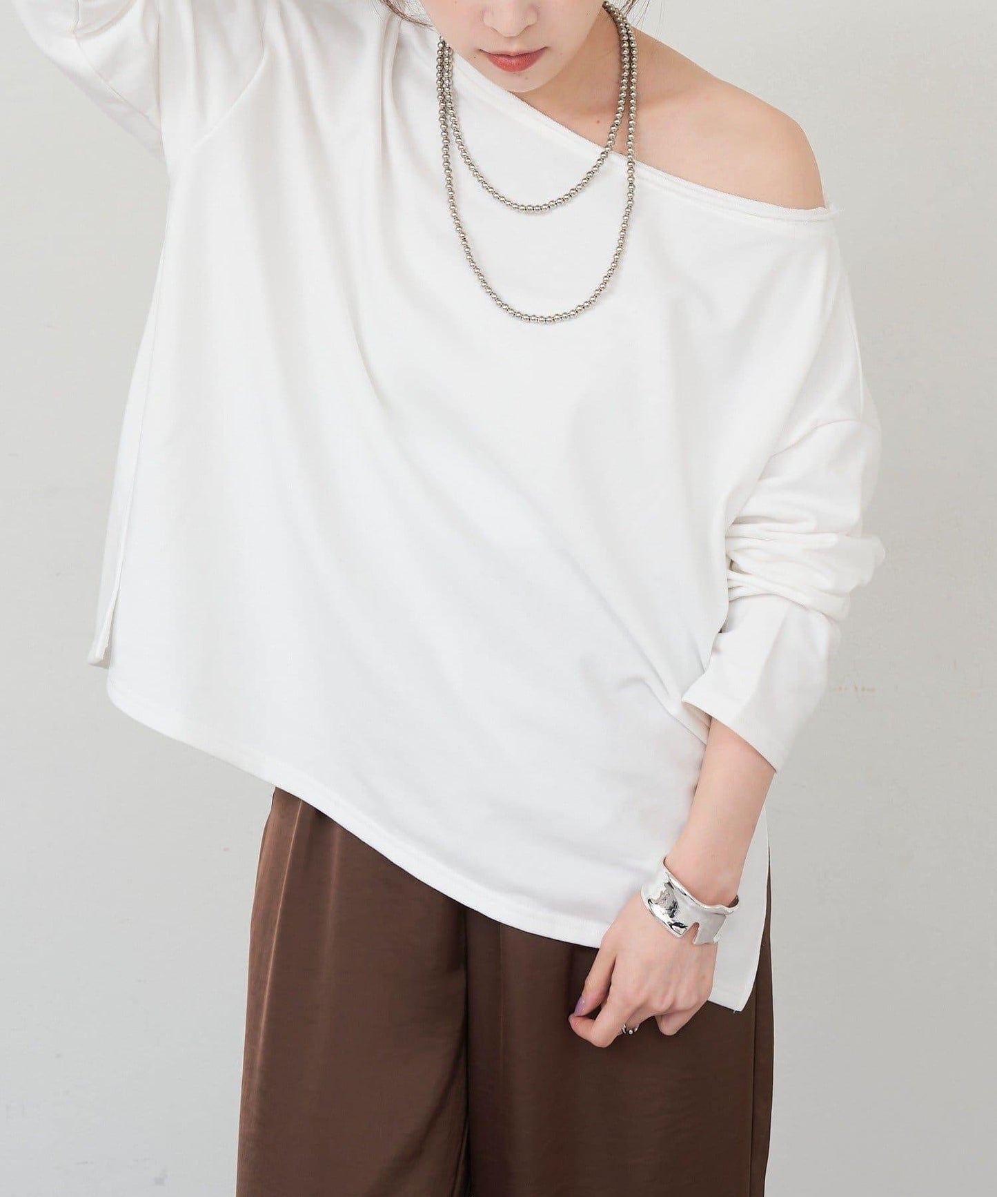 側開叉一字肩衛衣