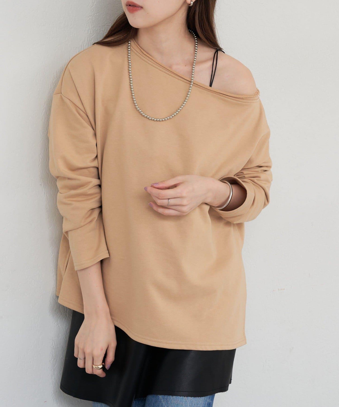 側開叉一字肩衛衣