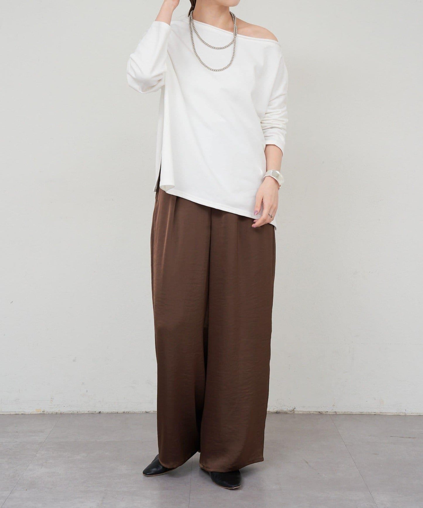 側開叉一字肩衛衣