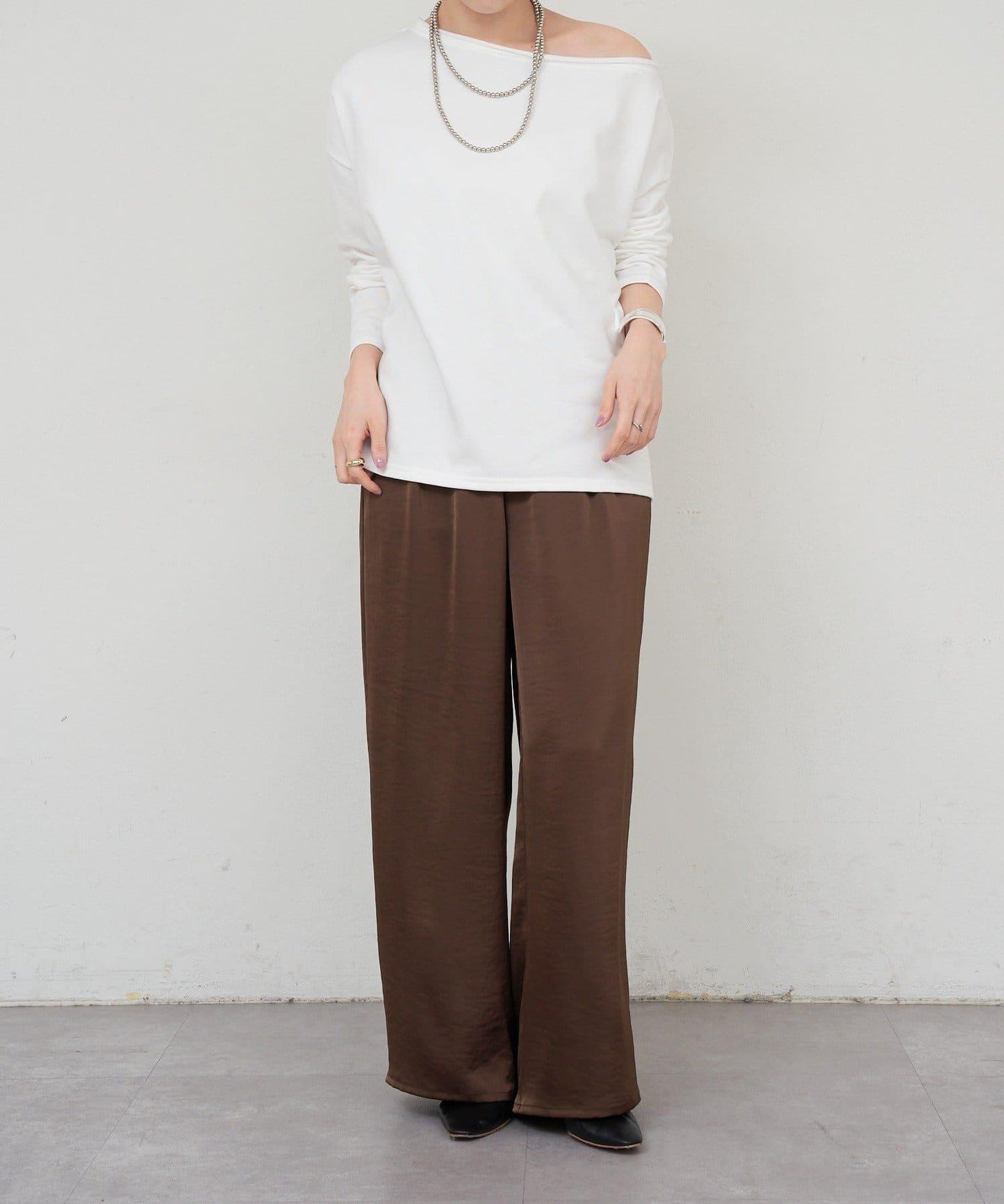 側開叉一字肩衛衣