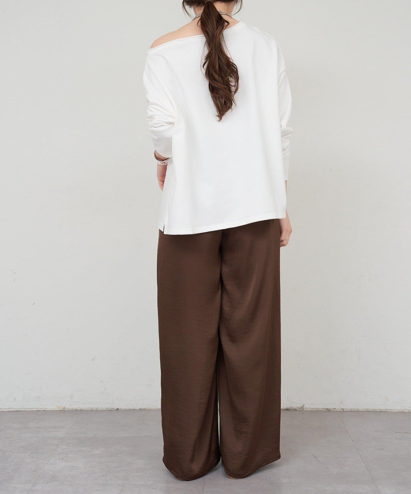 側開叉一字肩衛衣