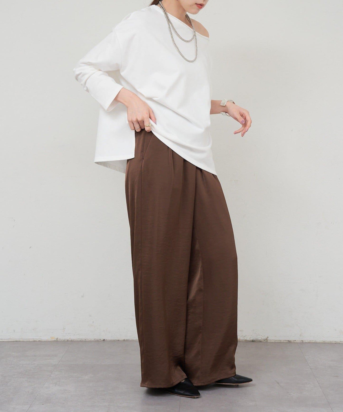 側開叉一字肩衛衣