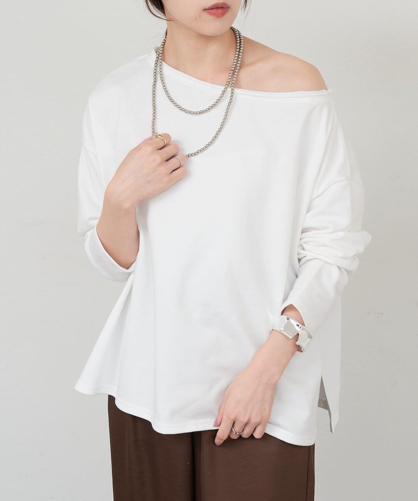 側開叉一字肩衛衣