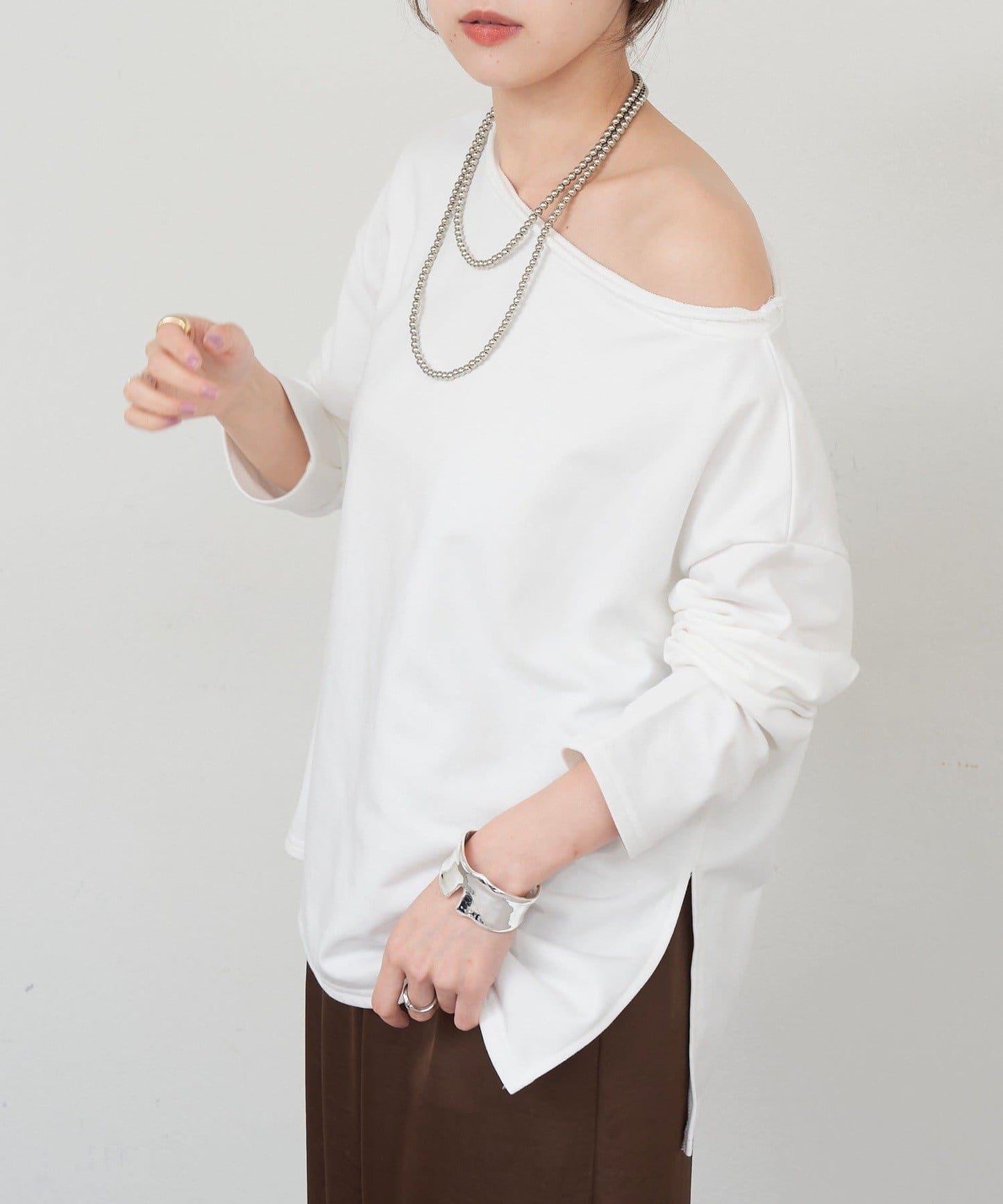 側開叉一字肩衛衣