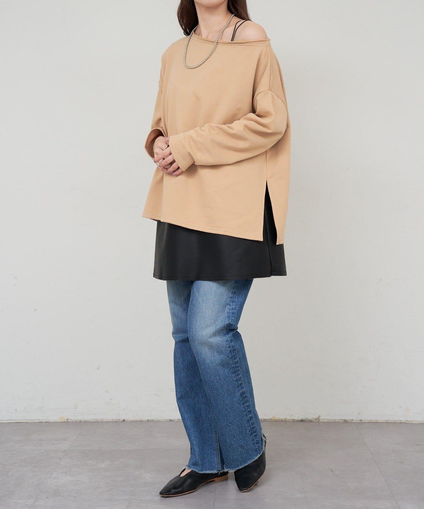 側開叉一字肩衛衣