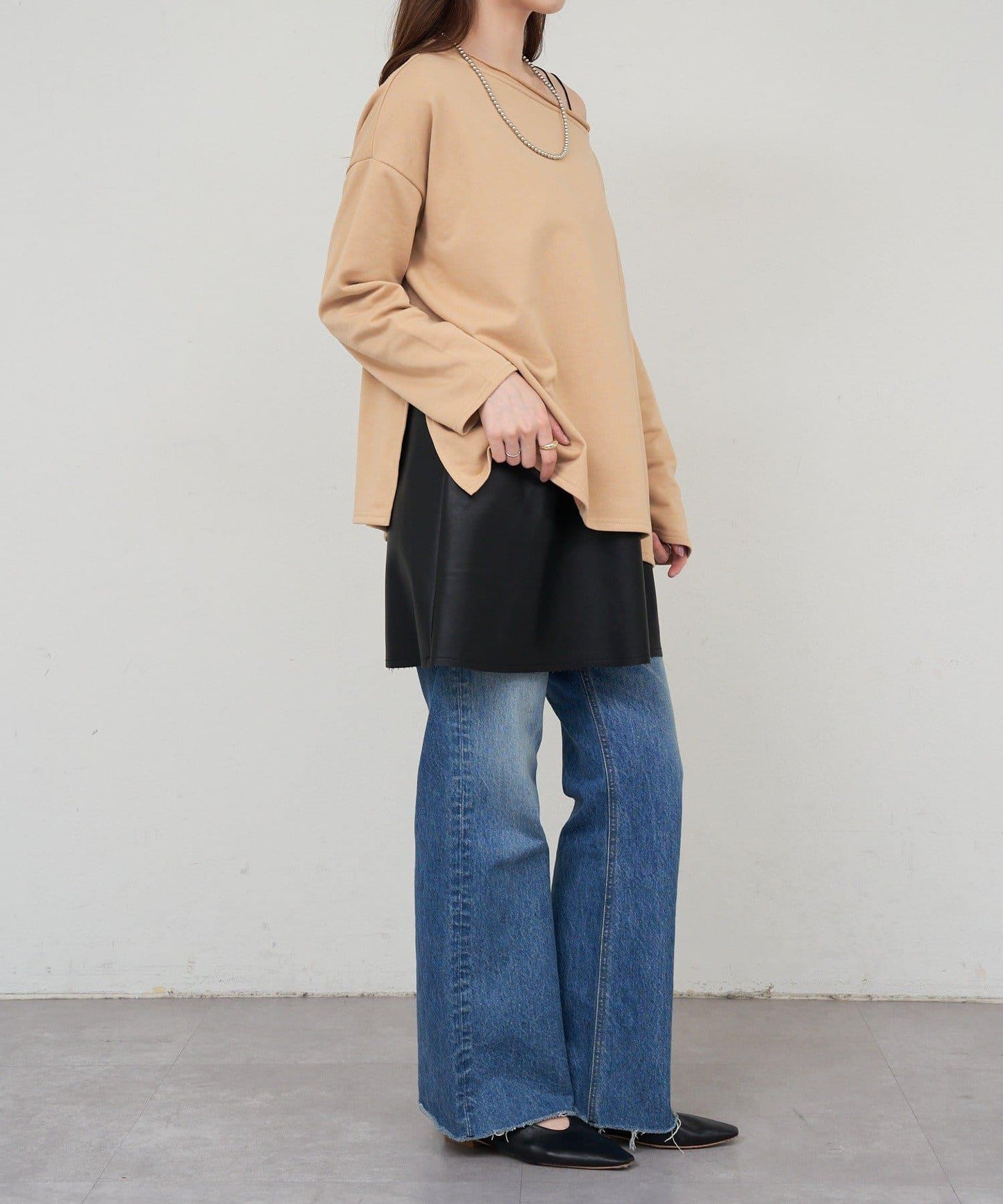側開叉一字肩衛衣