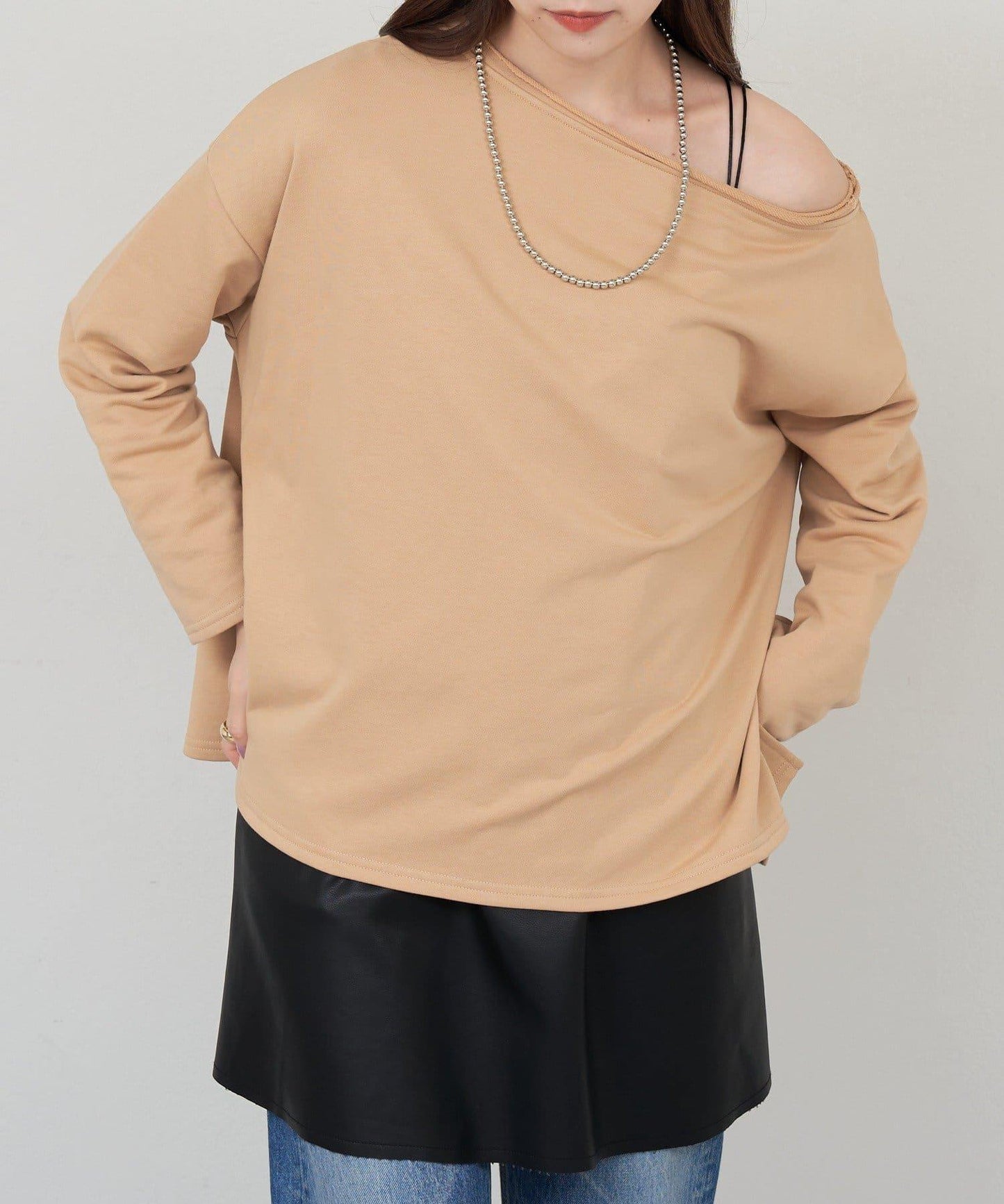 側開叉一字肩衛衣