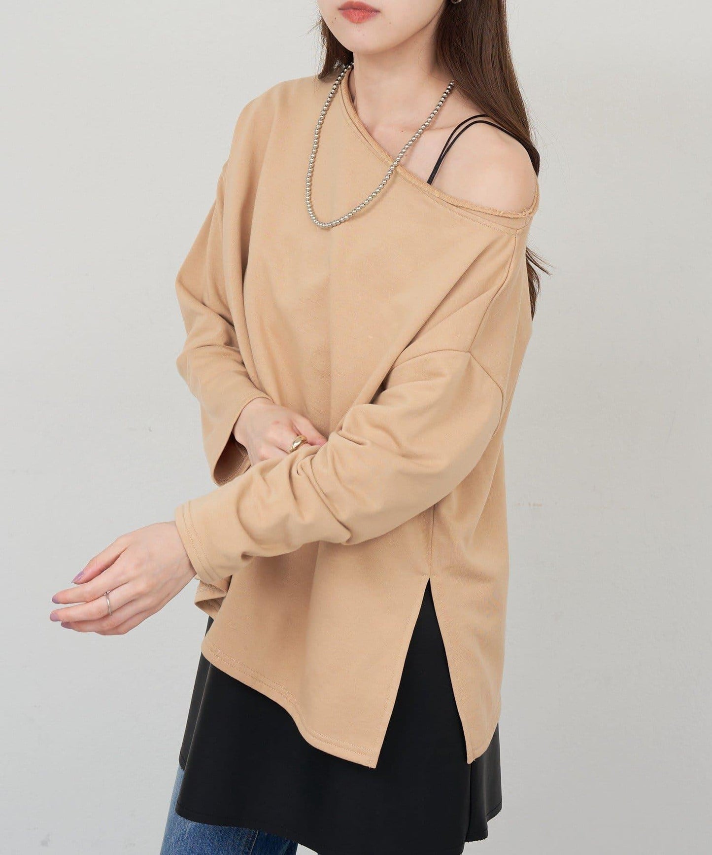 側開叉一字肩衛衣