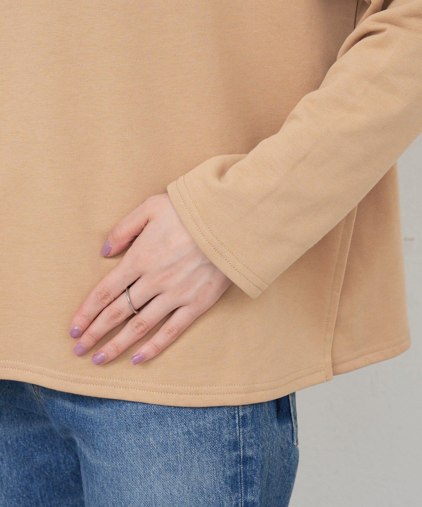 側開叉一字肩衛衣