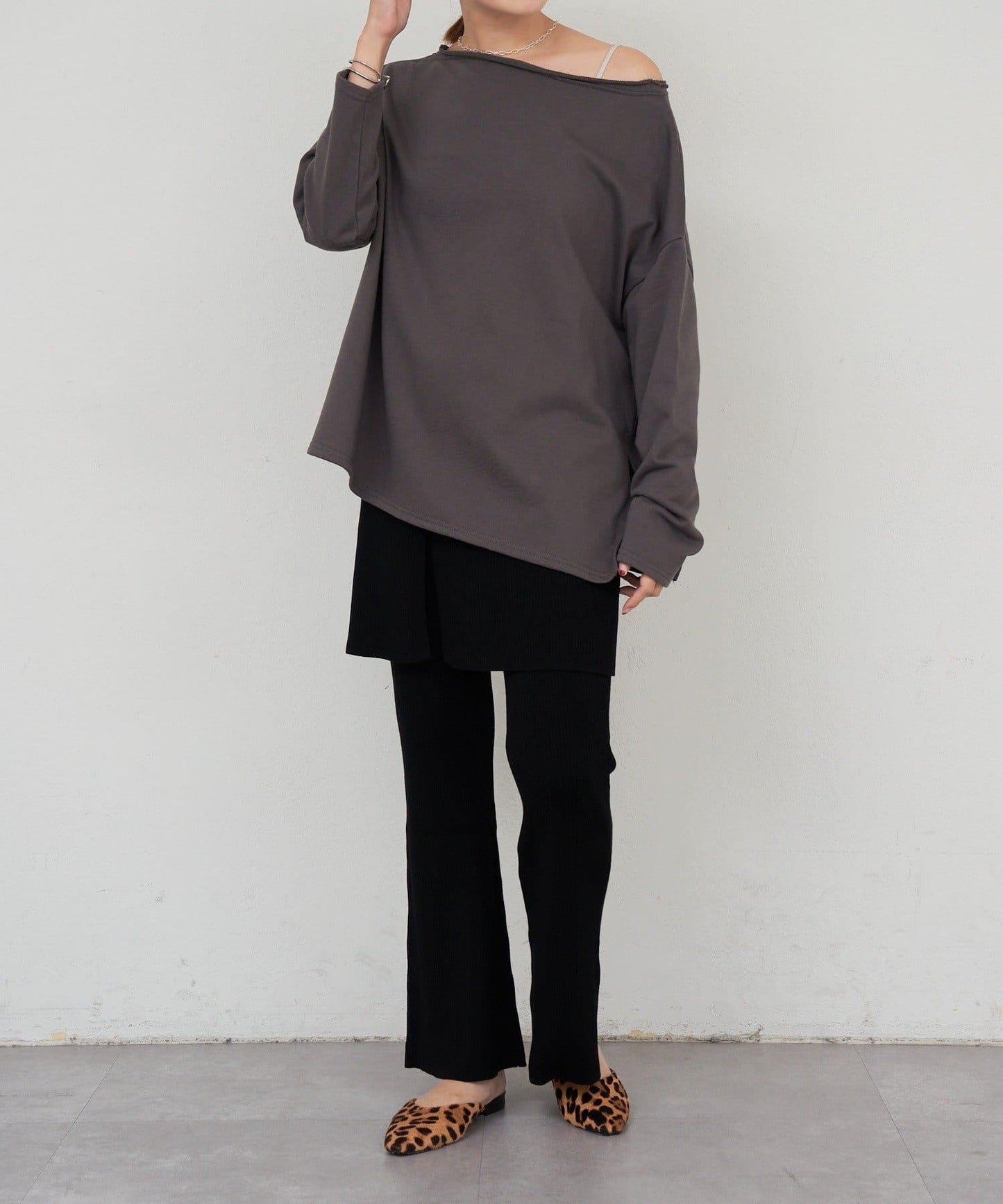 側開叉一字肩衛衣