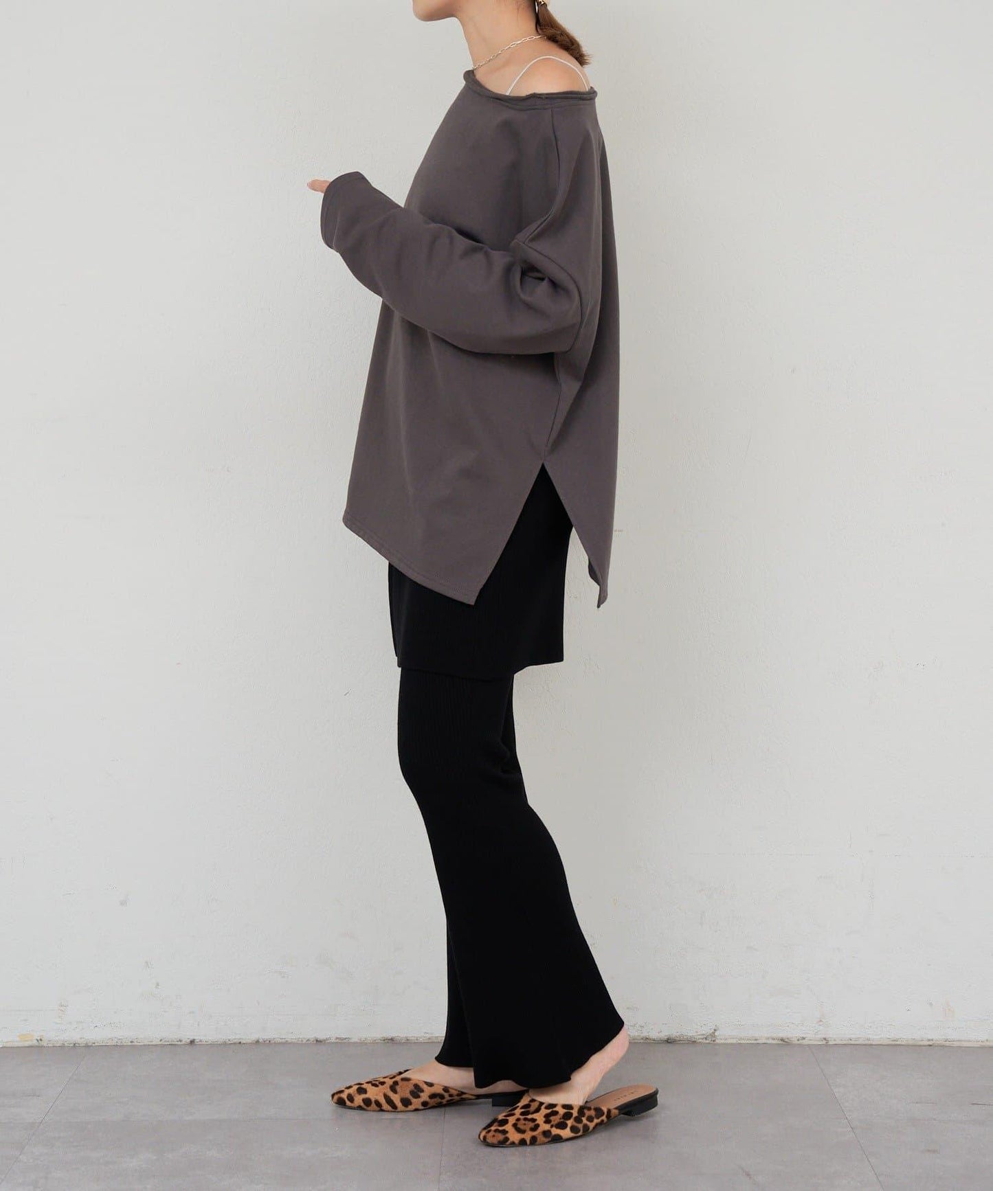 側開叉一字肩衛衣