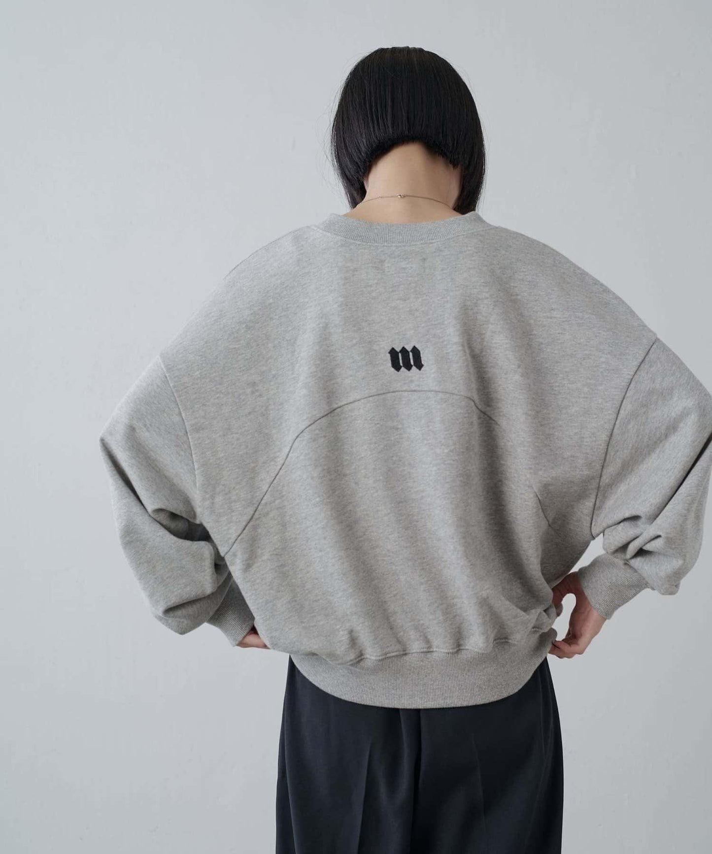 【MAY企畫/中性款】簡約標誌刺繡圓領衛衣