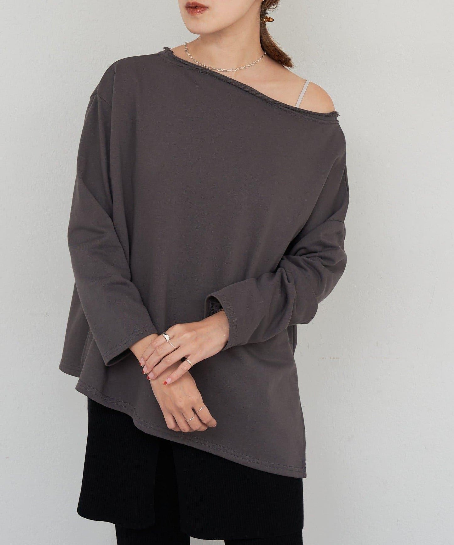 側開叉一字肩衛衣