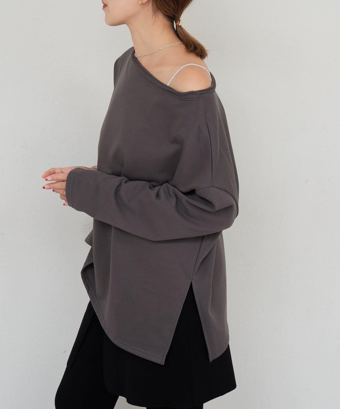 側開叉一字肩衛衣