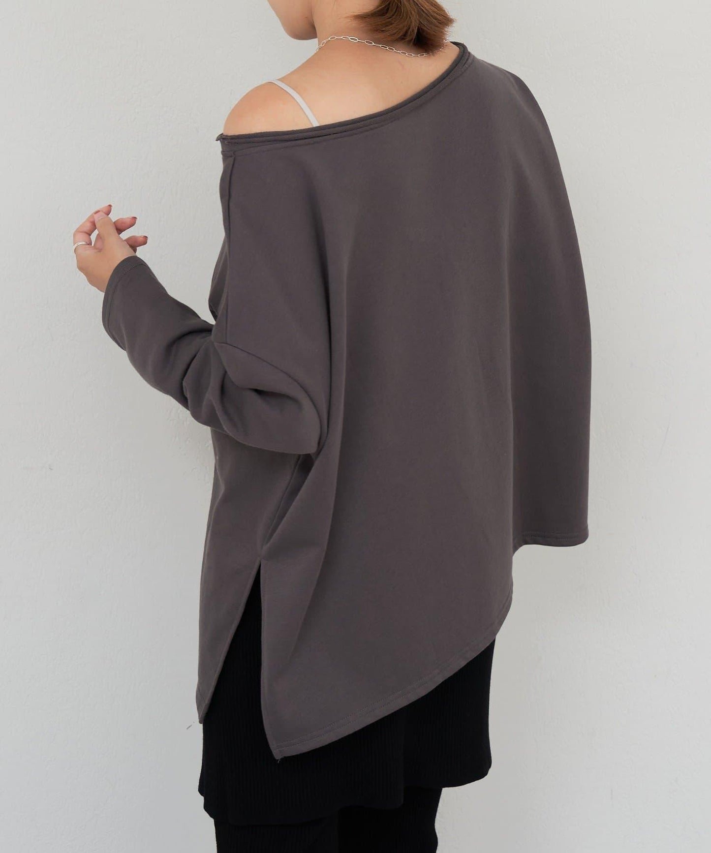 側開叉一字肩衛衣