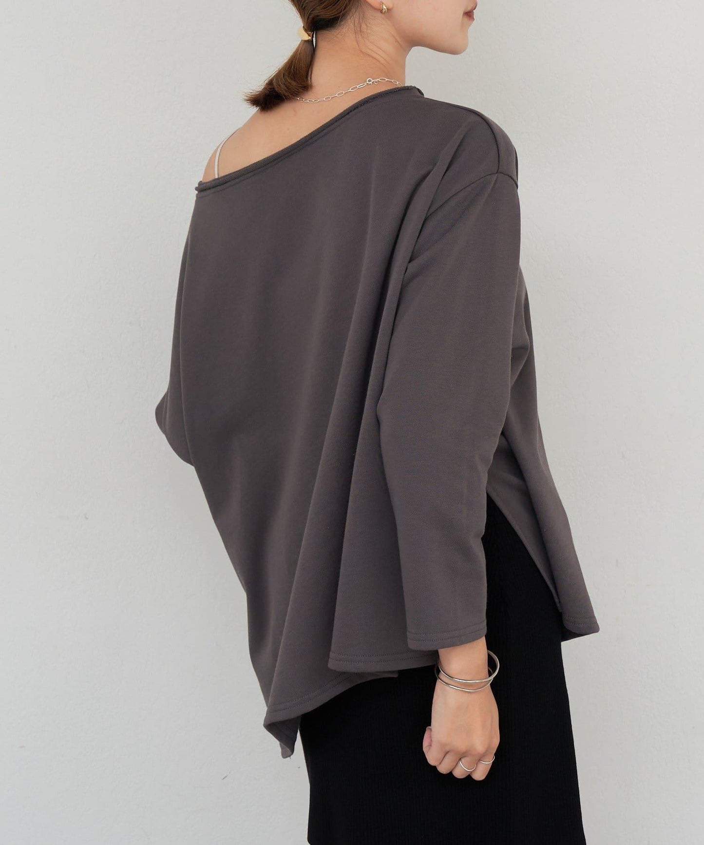 側開叉一字肩衛衣