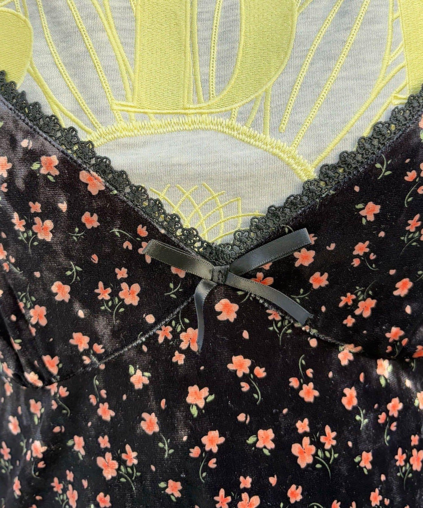 拼色圖案天鵝絨吊帶背心連衣裙〈波點/花卉〉
