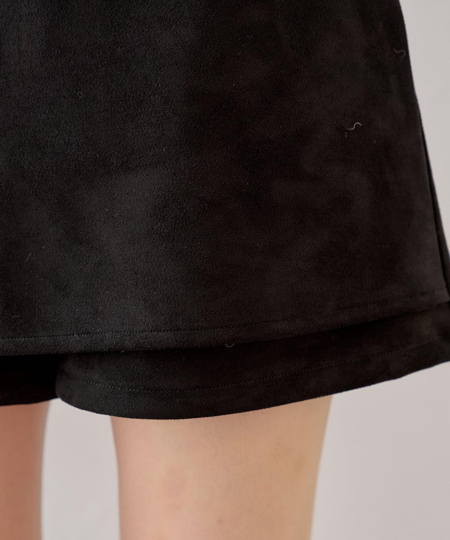 【Chico】附腰帶麂皮褶皺短褲