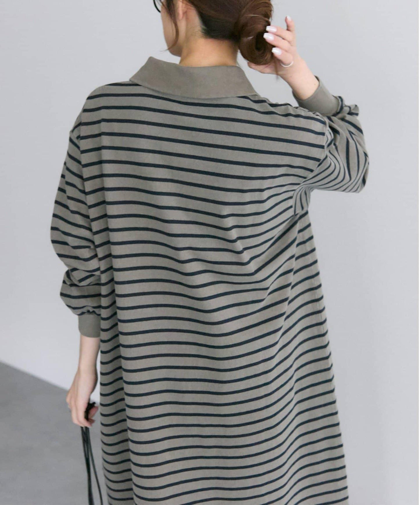 顏料條紋翻領連衣裙