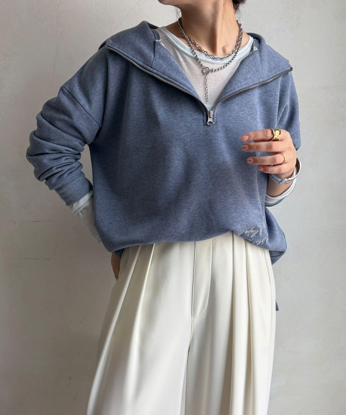 亮片字母連帽衛衣