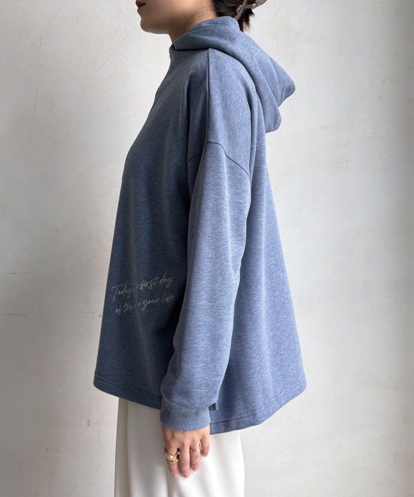 亮片字母連帽衛衣