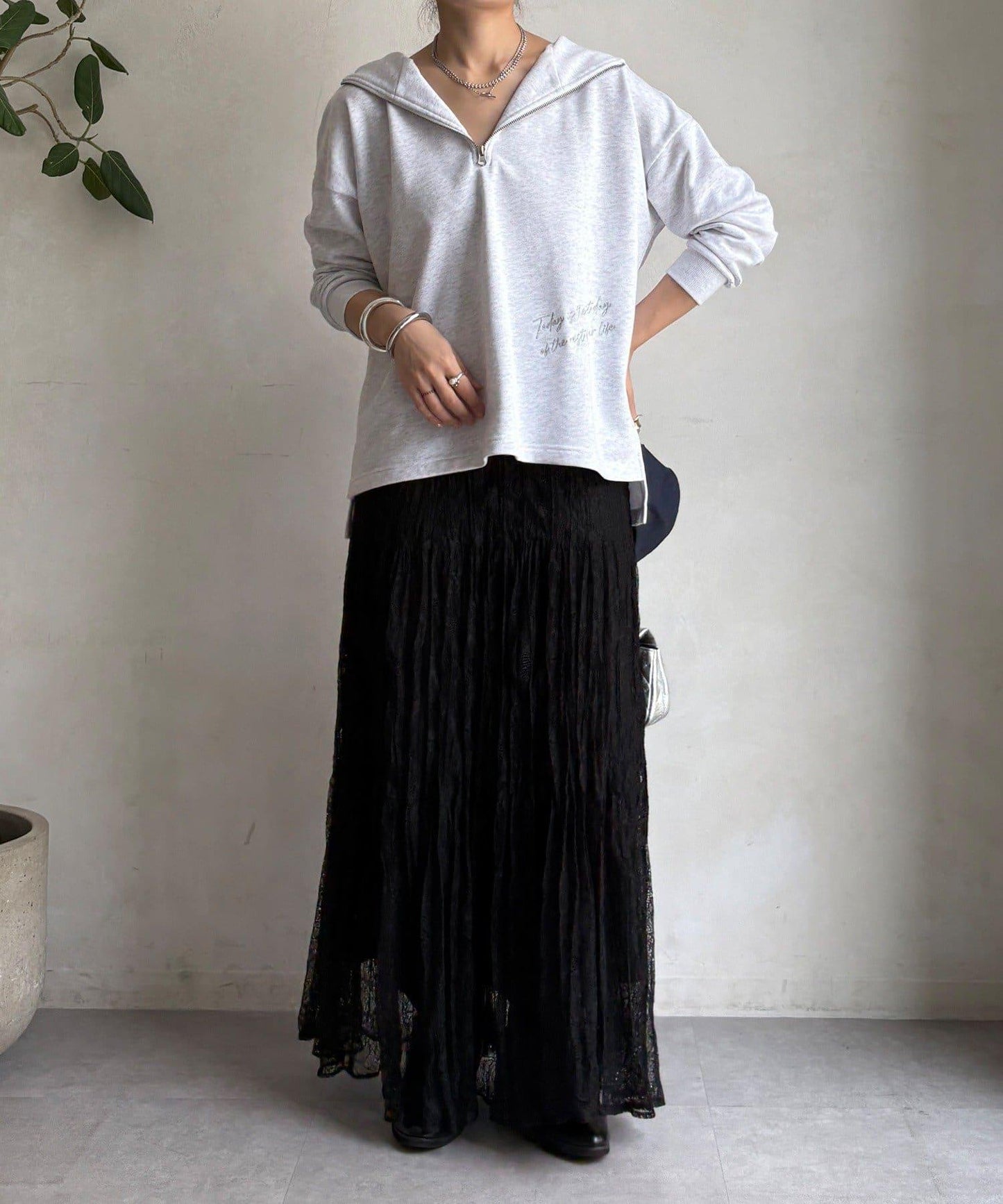 亮片字母連帽衛衣