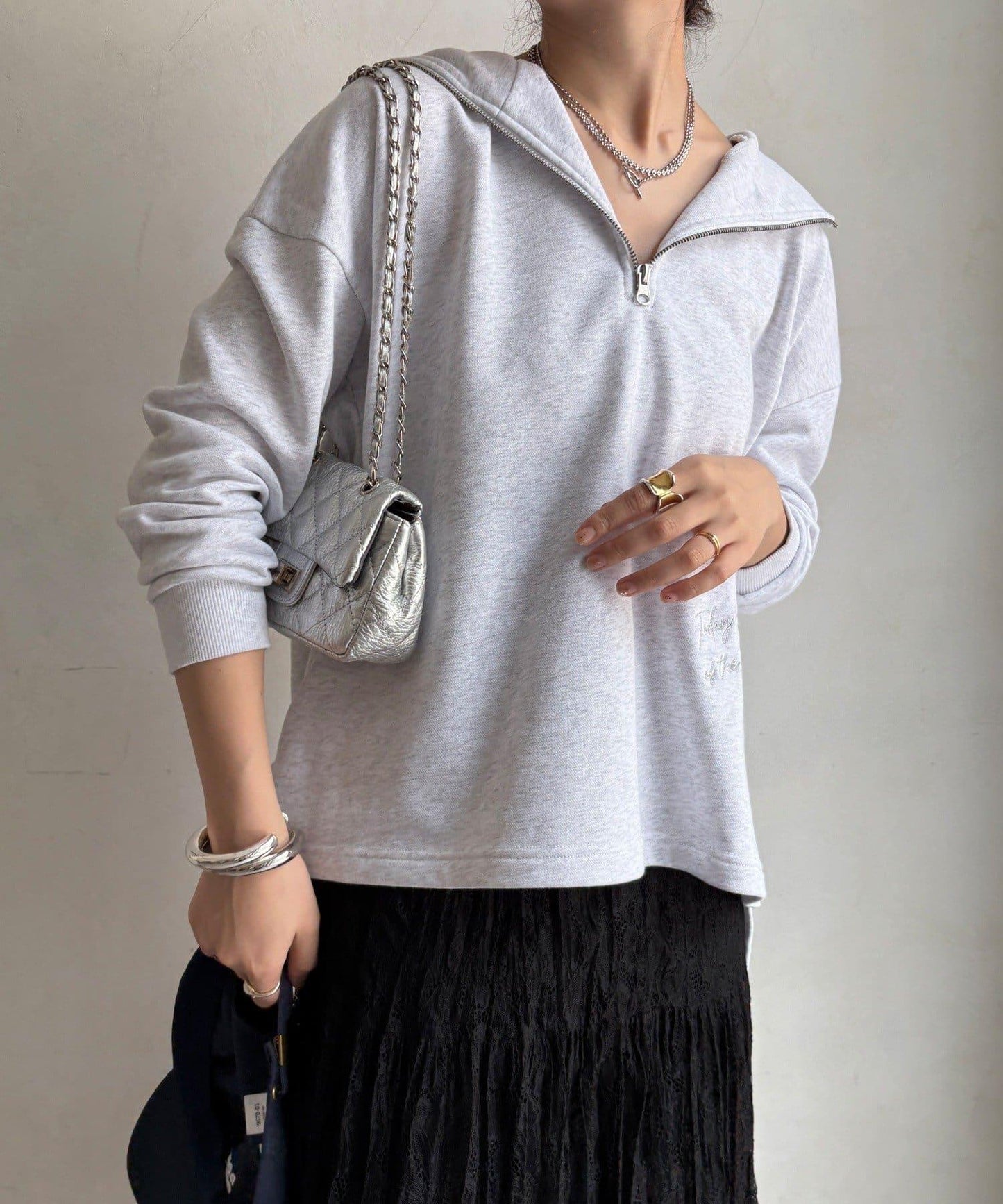 亮片字母連帽衛衣