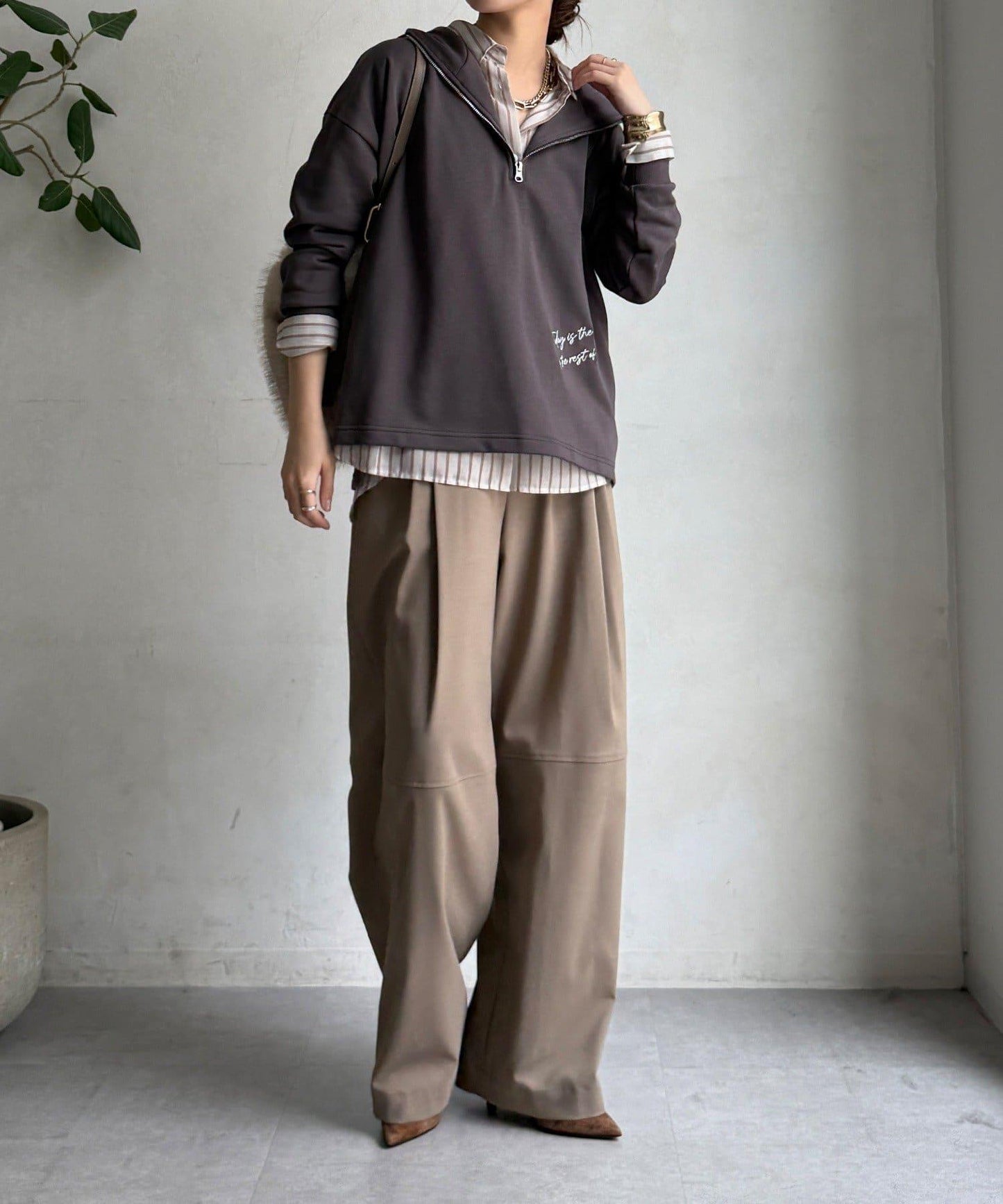 亮片字母連帽衛衣