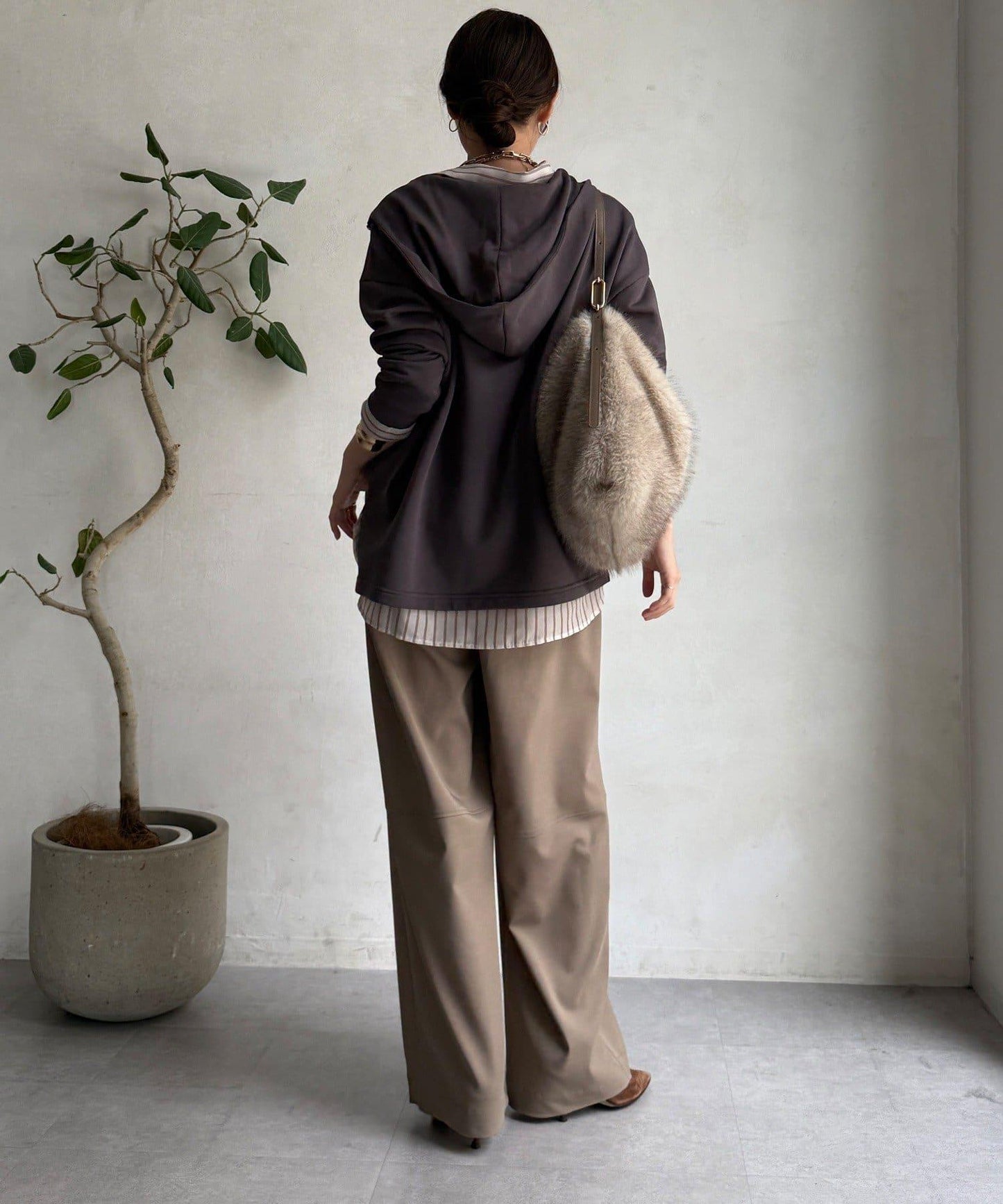 亮片字母連帽衛衣