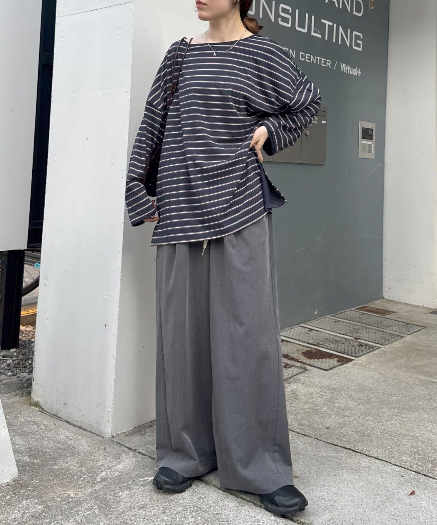 透視斜紋條紋單點刺繡寬鬆T恤