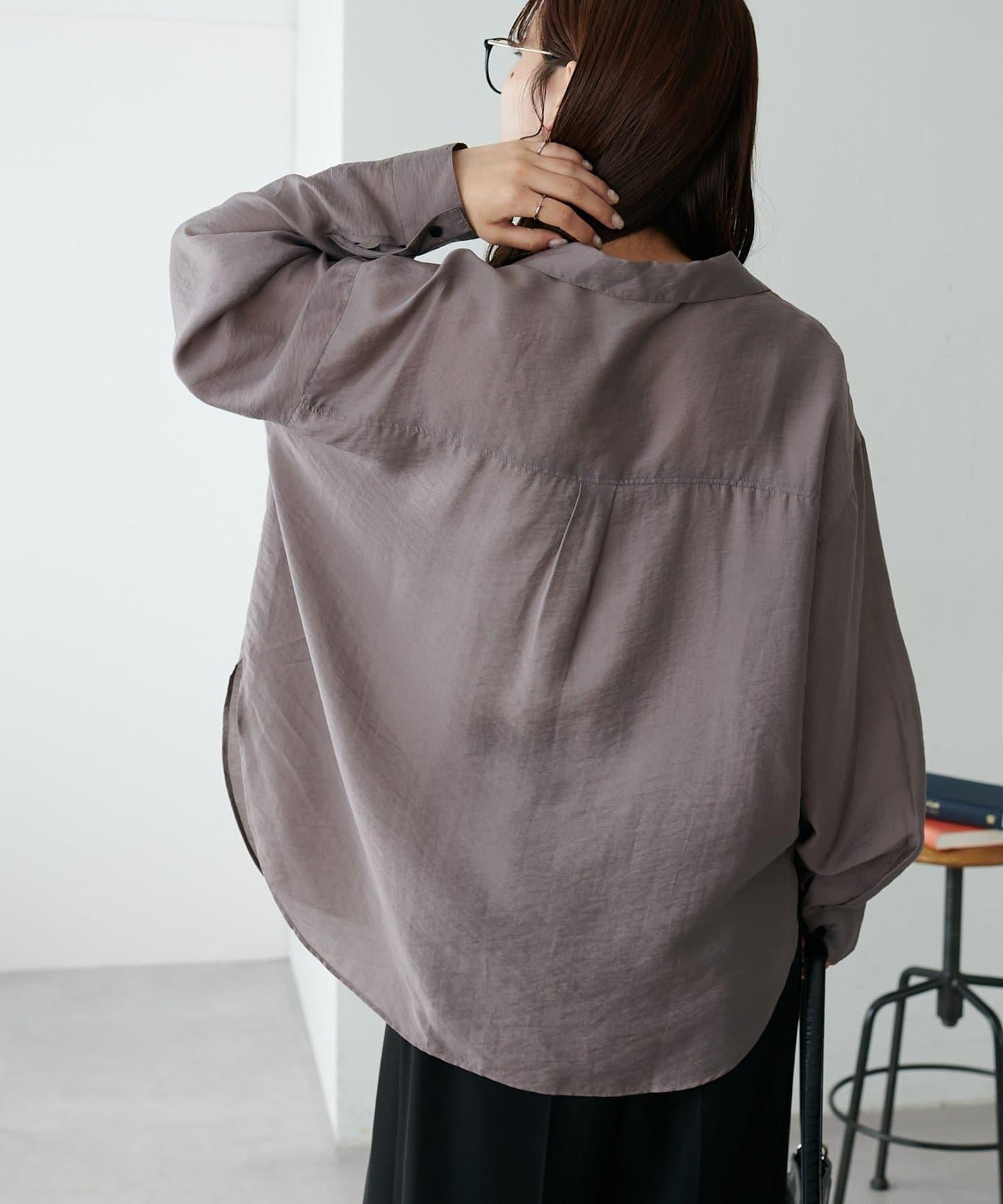 【Discoat】透視黑色紐扣開領襯衫