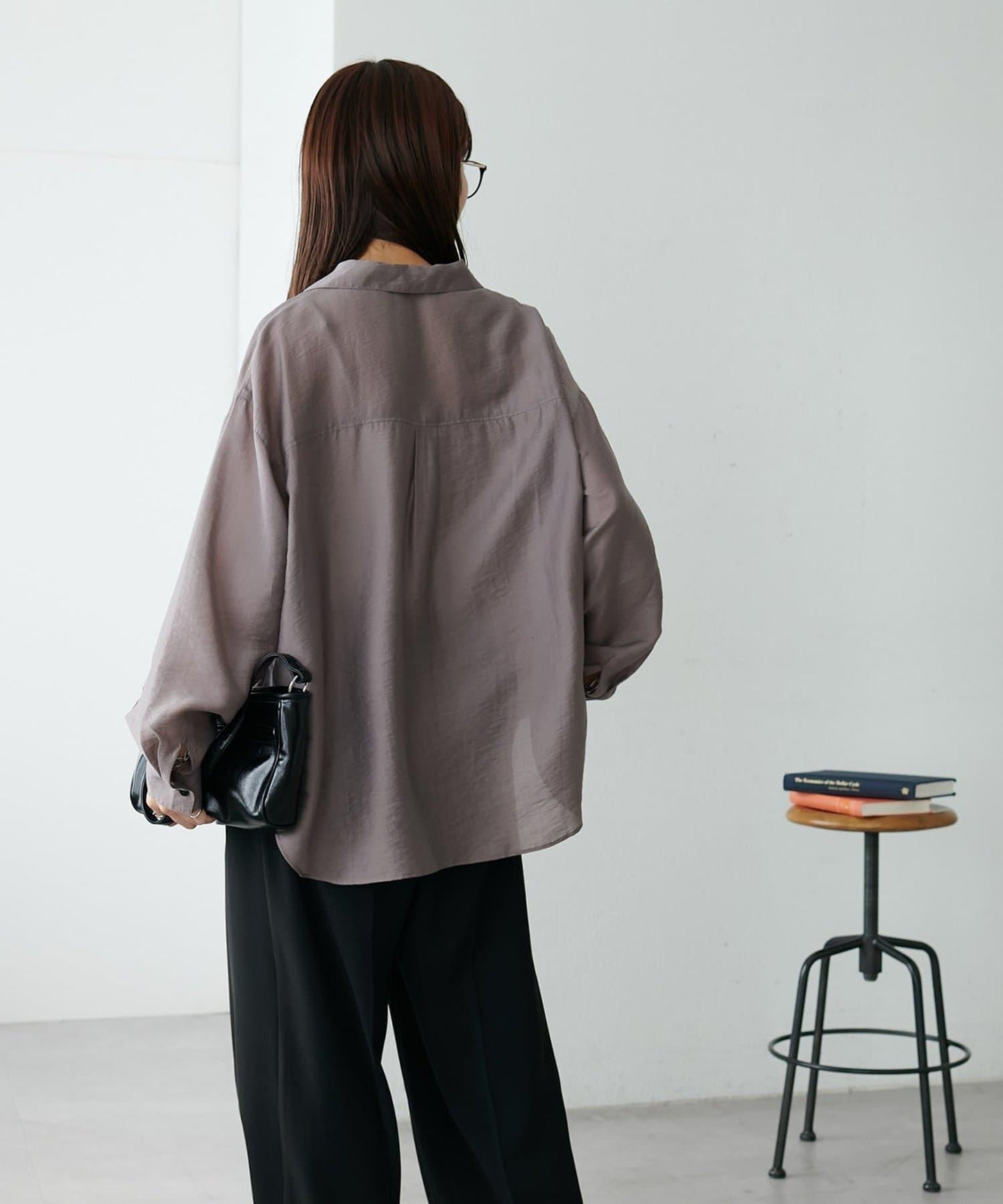 【Discoat】透視黑色紐扣開領襯衫