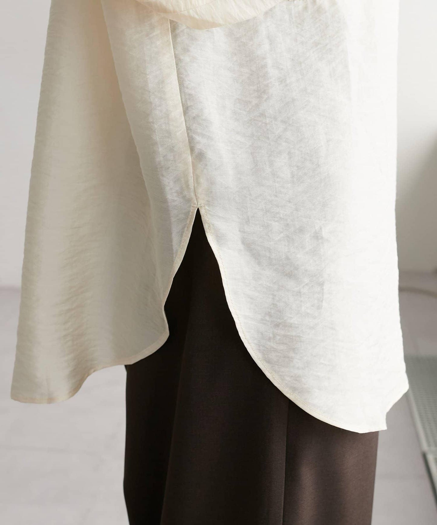 【Discoat】透視黑色紐扣開領襯衫