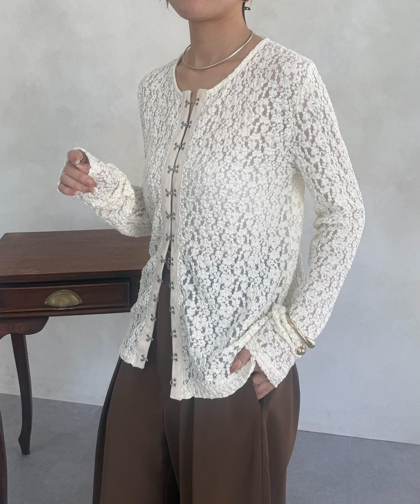 前扣蕾絲套頭衫