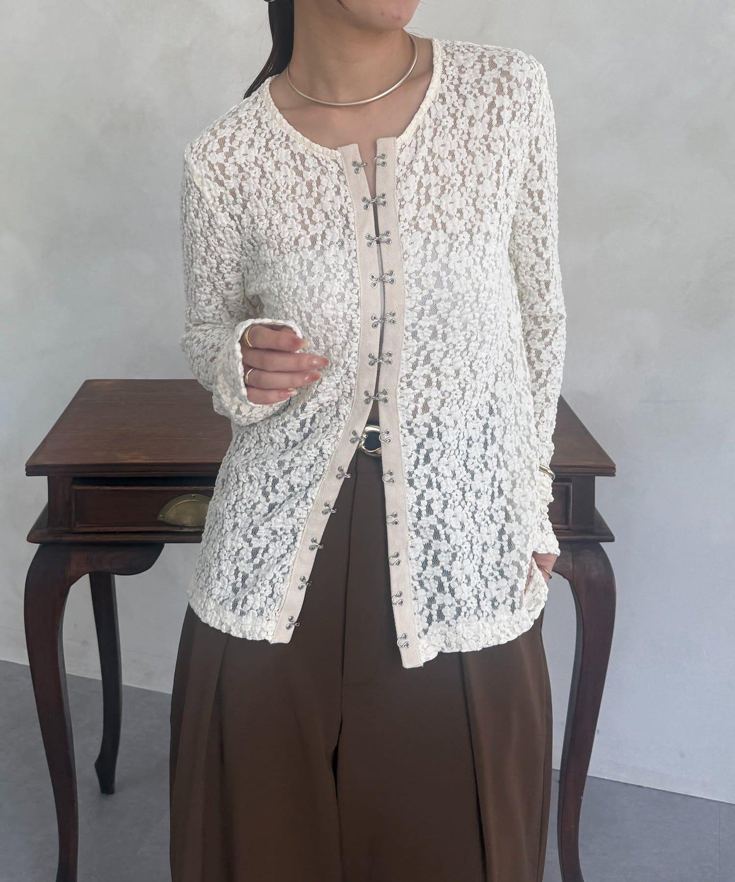 前扣蕾絲套頭衫