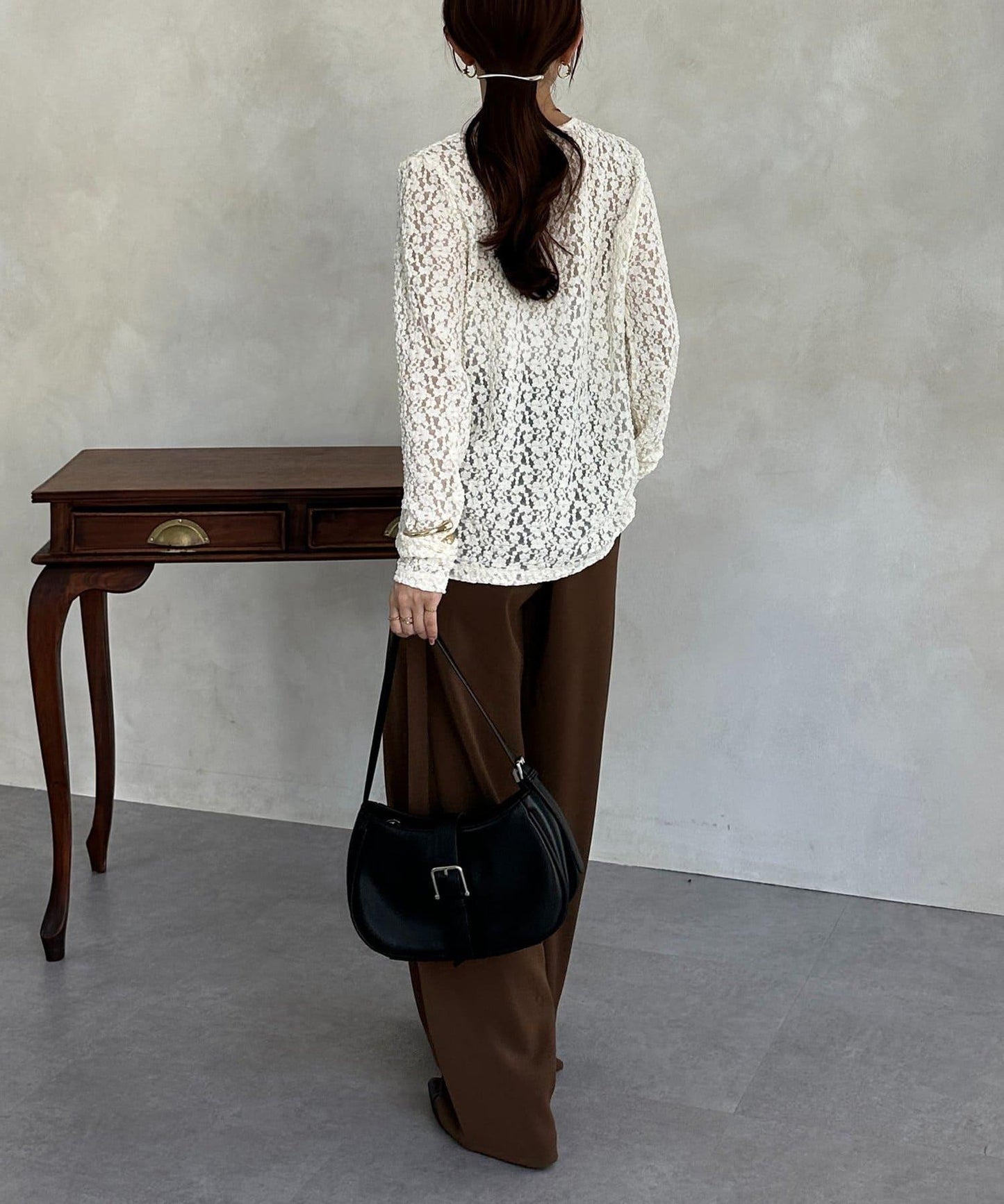 前扣蕾絲套頭衫