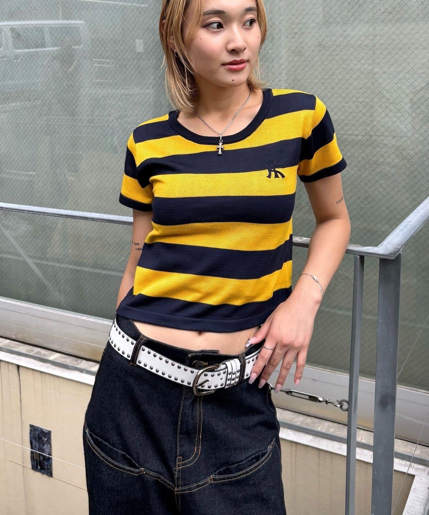 【WHO'S WHO gallery】橄欖球條紋修身針織衫