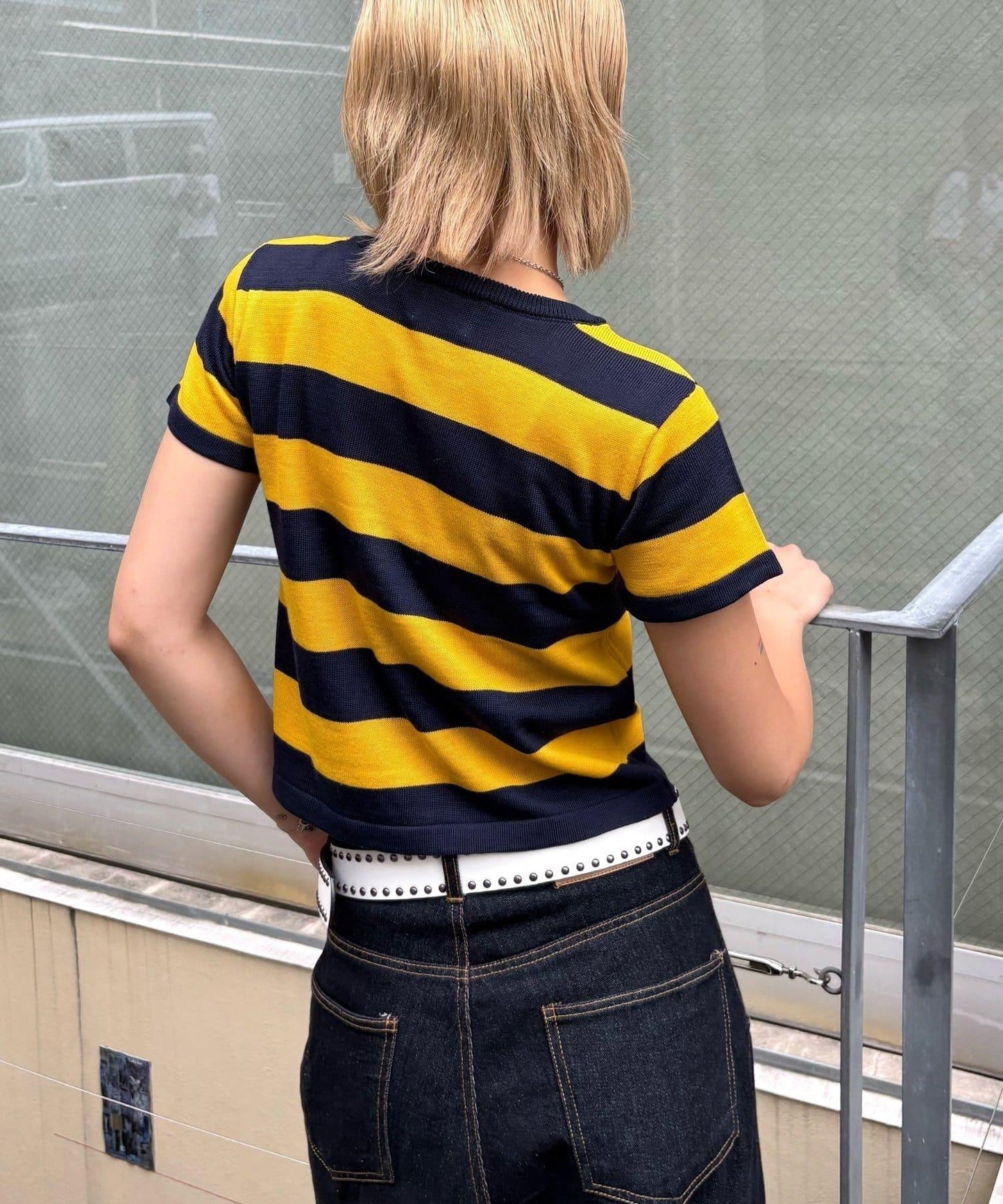 【WHO'S WHO gallery】橄欖球條紋修身針織衫