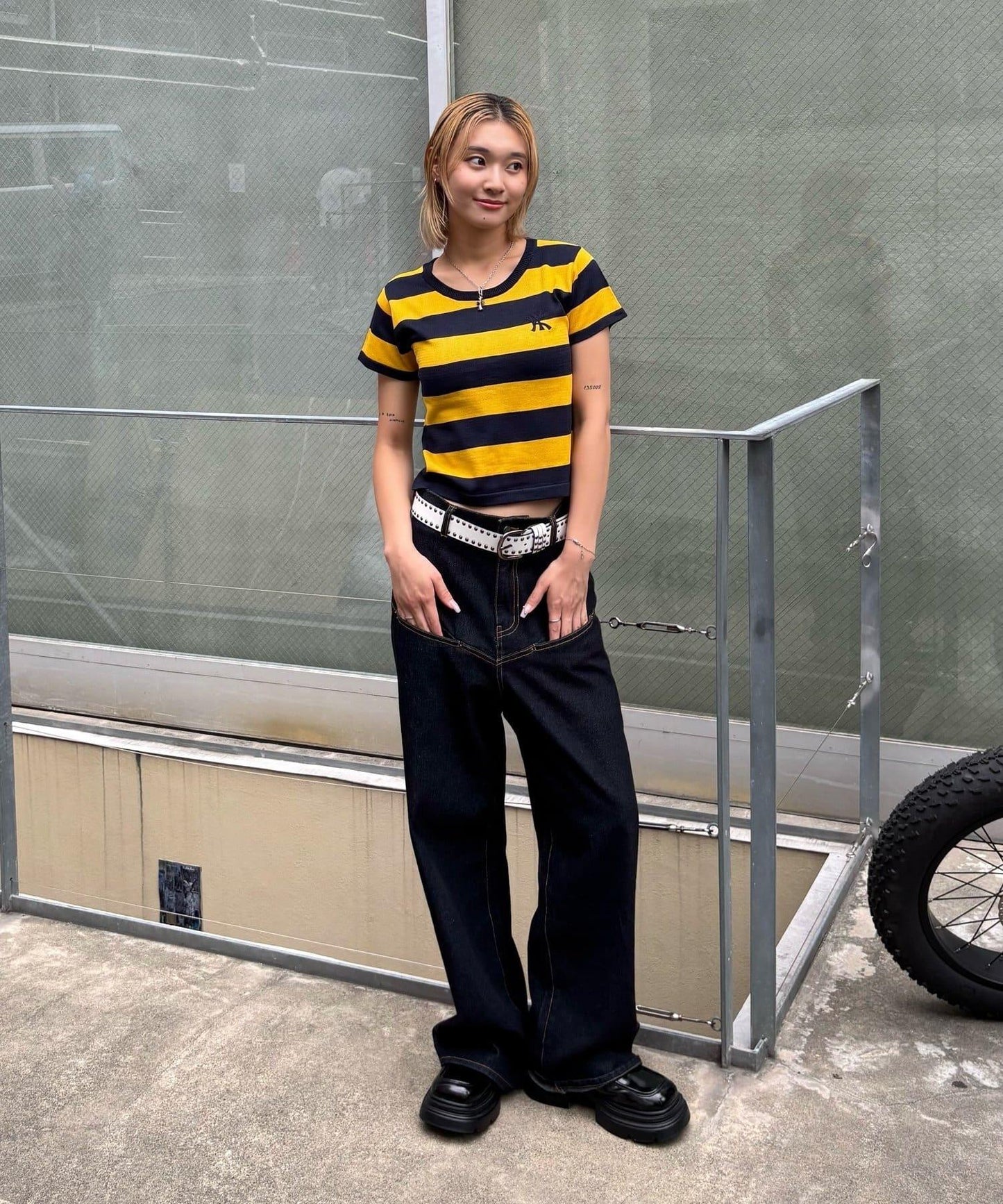 【WHO'S WHO gallery】橄欖球條紋修身針織衫