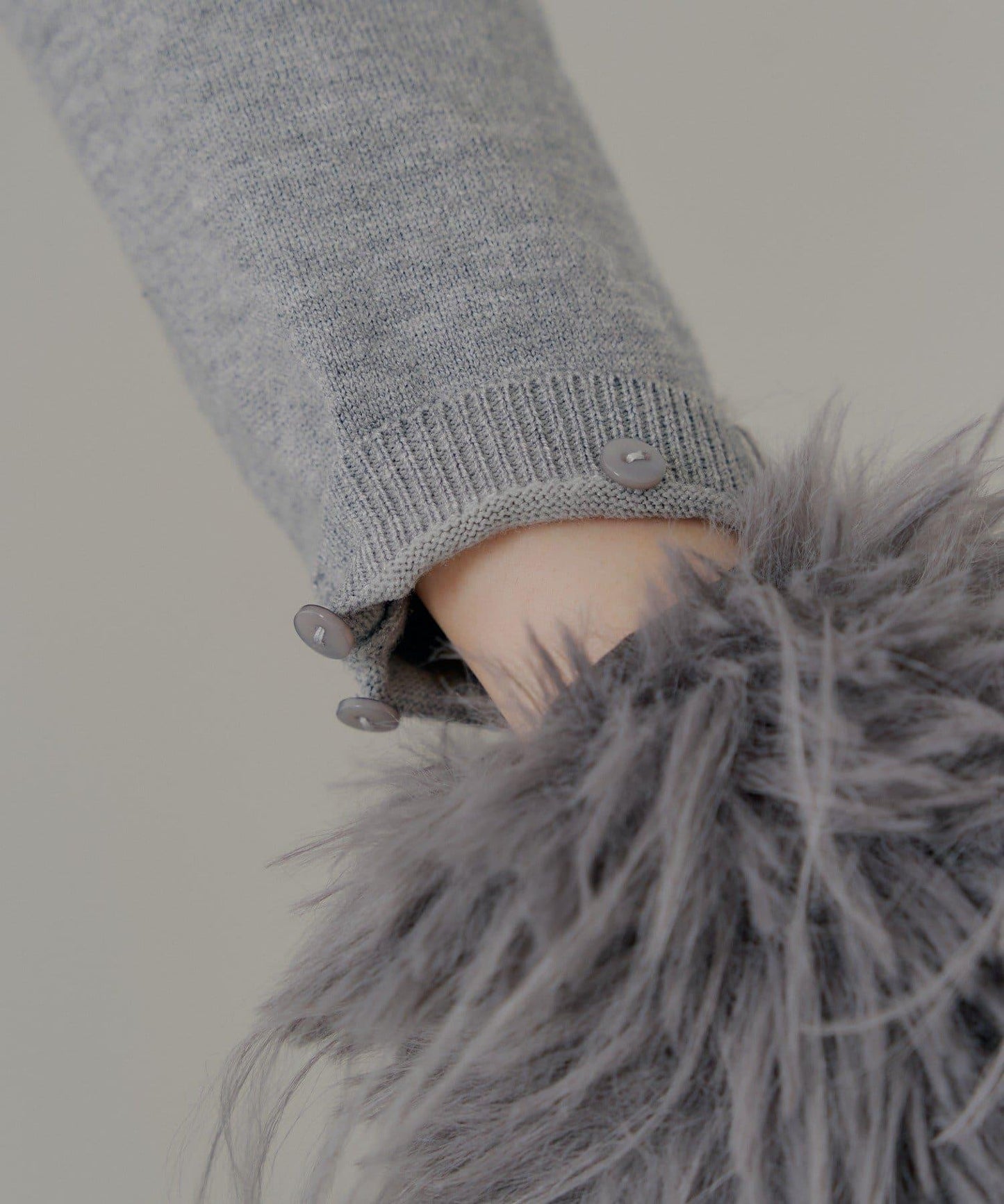 【Chico】短款毛絨袖開衫