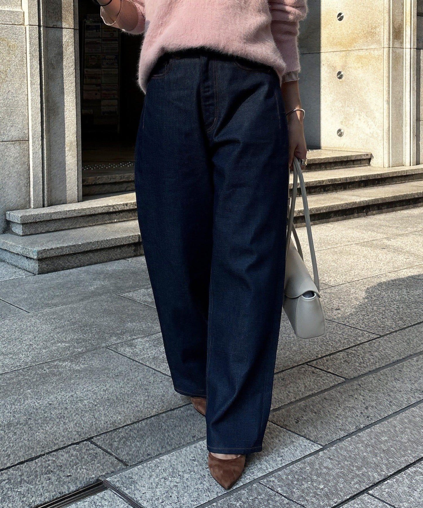 硬挺褶皺牛仔褲