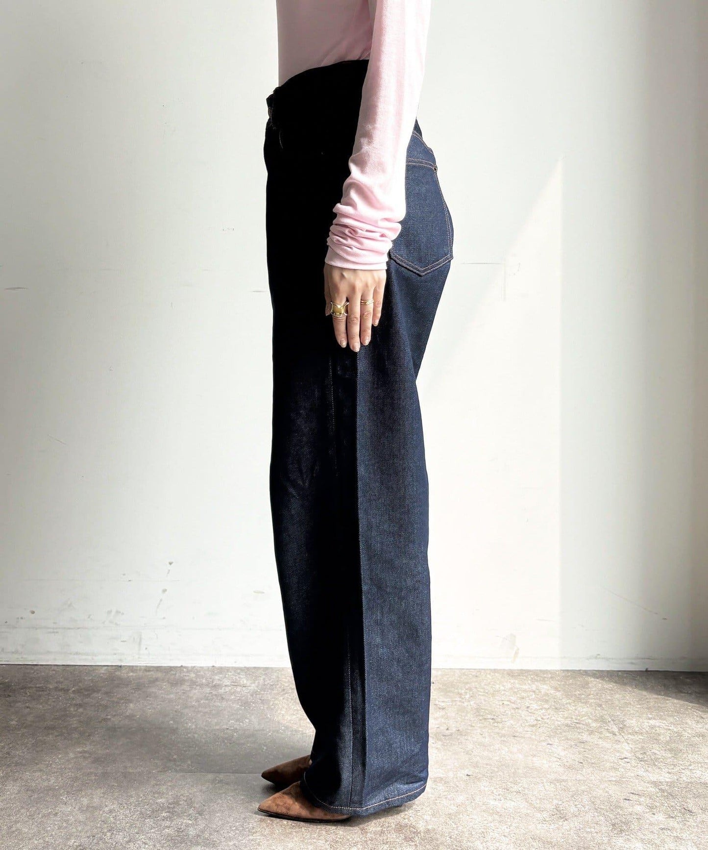 硬挺褶皺牛仔褲