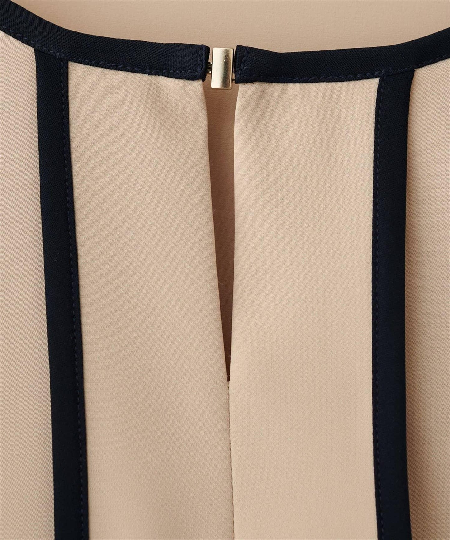 金屬扣裝飾滾邊襯衫