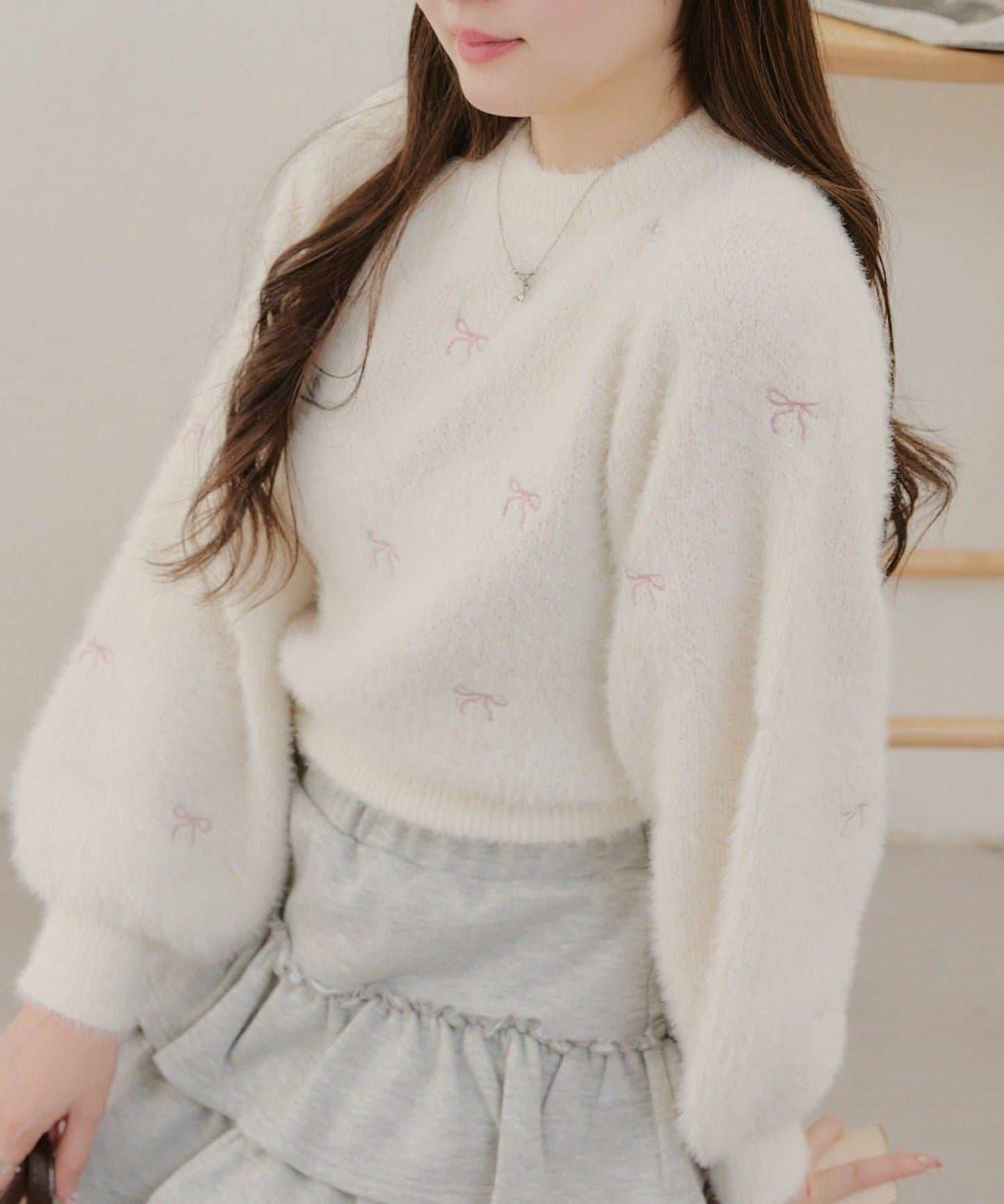 蝴蝶結刺繡羽毛針織衫