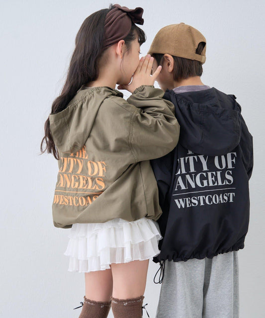 【KIDS】背部刺繡連帽衝鋒衣