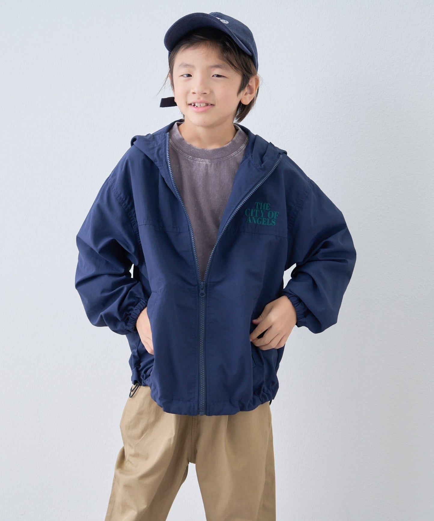 【KIDS】背部刺繡連帽衝鋒衣