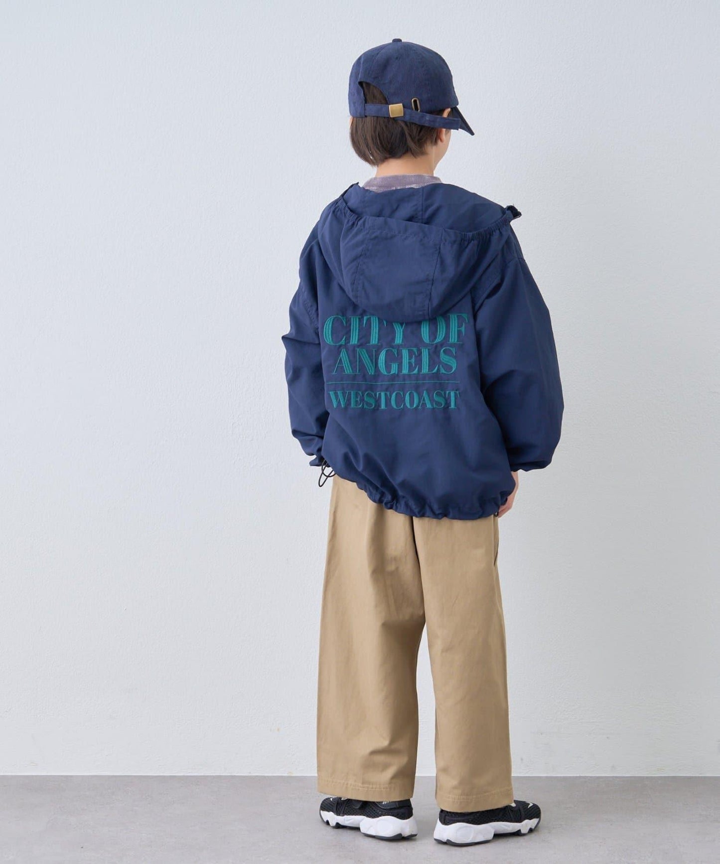 【KIDS】背部刺繡連帽衝鋒衣