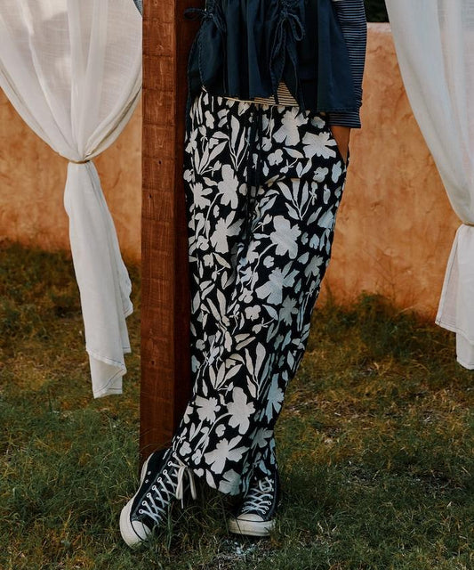 黑白刺繡休閒褲